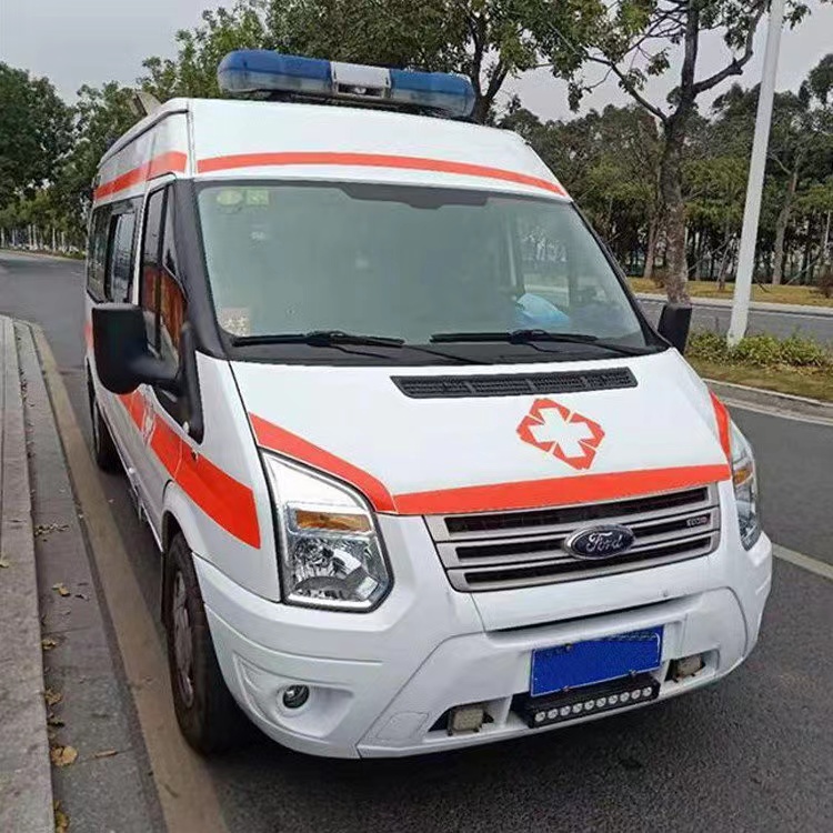 郊区用途不同，救护车装备标准也不同
